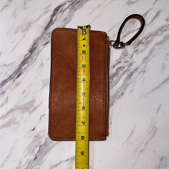 Guess wallet clutch wristlet has strap with clip for keys or to attach to purse - Picture 5 of 7